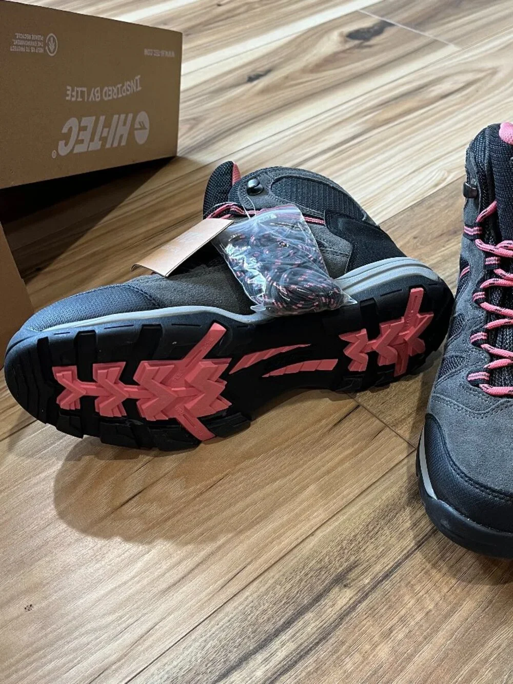 NWT Hi-Tec Skamania Mid WP Waterproof Women's Hiking Boots